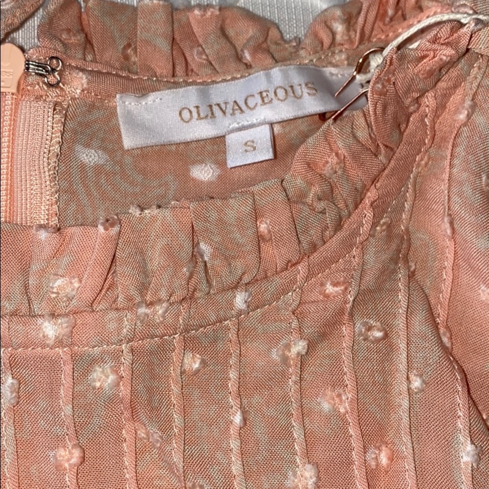 Never worn cute spring blouse!!